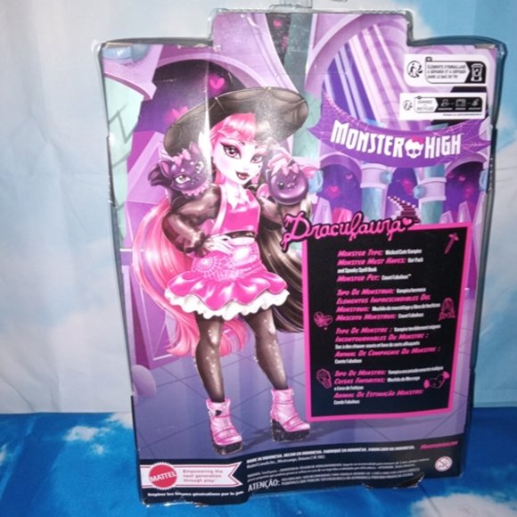 NEW Monster High Draculaura Doll with Pet Bat-Cat Count Fabulous and Accessories - Picture 2 of 3